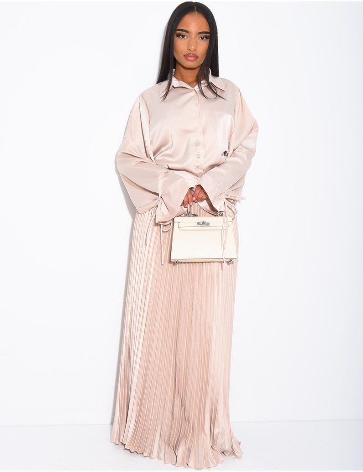 Satin-Set aus langem Faltenrock und Hemd zum Binden