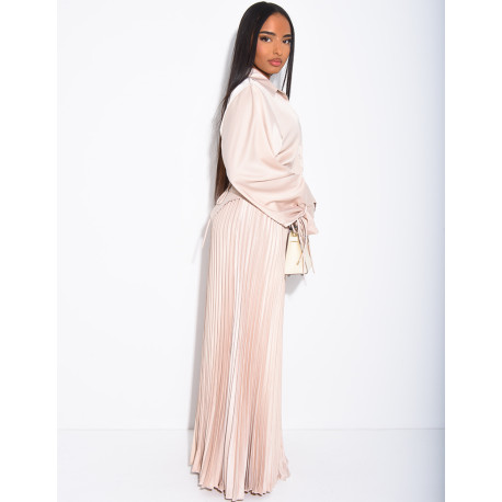 Satin-Set aus langem Faltenrock und Hemd zum Binden