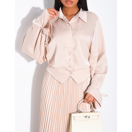 Satin-Set aus langem Faltenrock und Hemd zum Binden