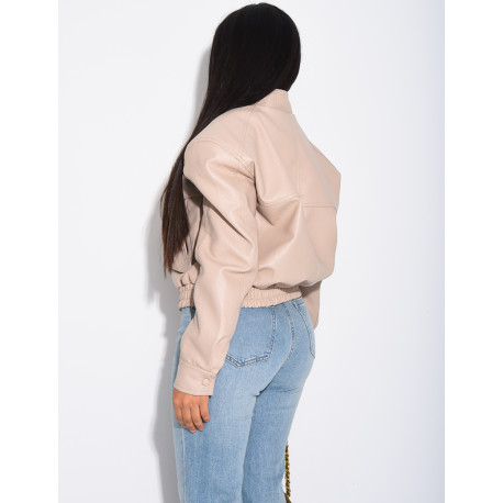 Kurze Bomberjacke aus genarbtem Kunstleder mit Schulterpolstern