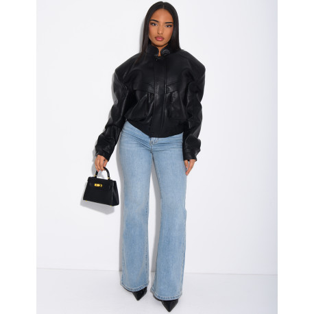 Kurze Bomberjacke aus genarbtem Kunstleder mit Schulterpolstern