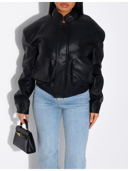 Kurze Bomberjacke aus genarbtem Kunstleder mit Schulterpolstern