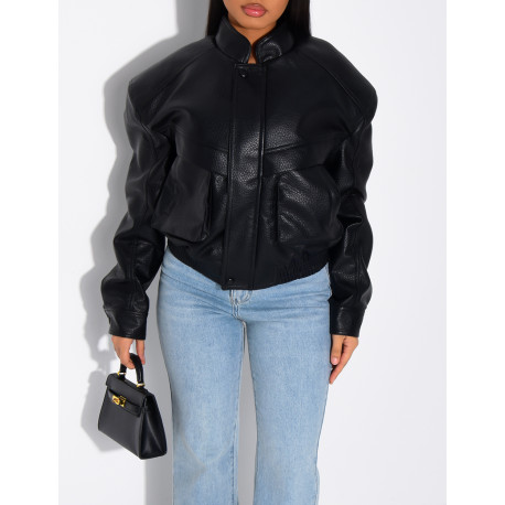 Kurze Bomberjacke aus genarbtem Kunstleder mit Schulterpolstern