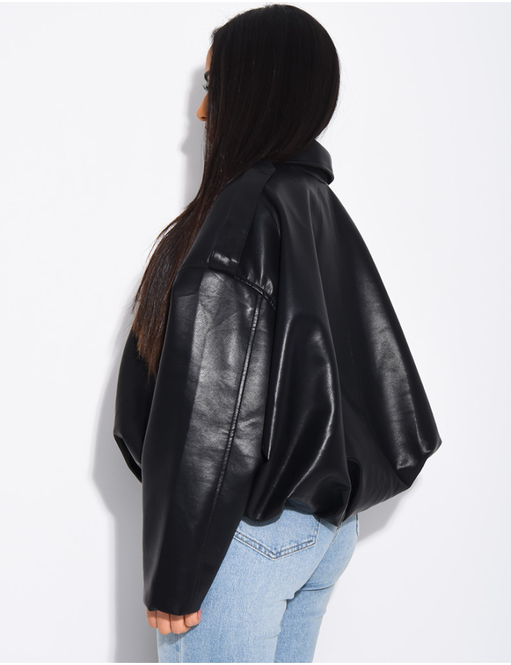 Bomberjacke aus Kunstleder mit weiten Ärmeln