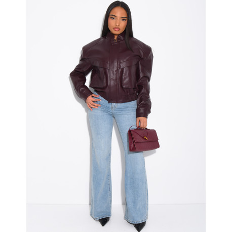 Kurze Bomberjacke aus genarbtem Kunstleder mit Schulterpolstern