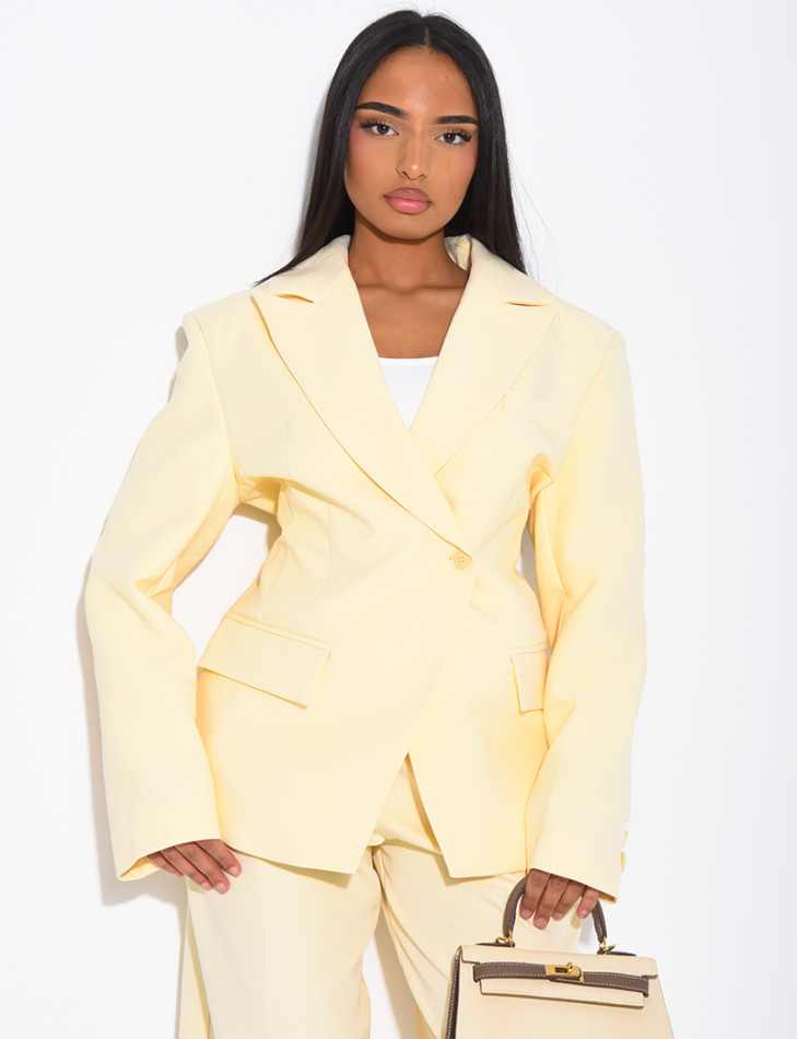 Premium blazer with fitted waist