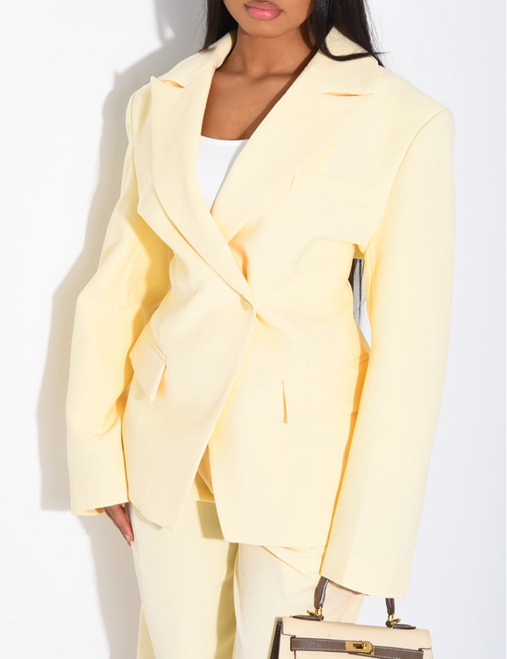 Premium blazer with fitted waist
