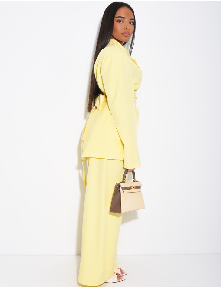 Ensemble de tailleur blazer cintré et pantalon droit