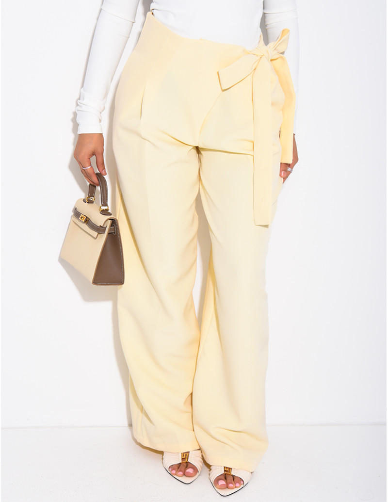 Straight-cut tailored pants...