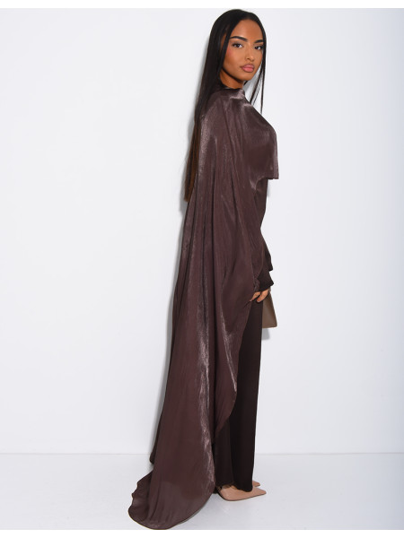 Set aus Kleid aus dickem Satin und Cape aus schillerndem Voile