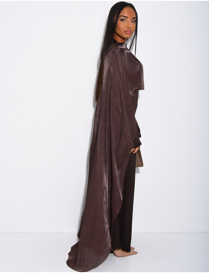 Set aus Kleid aus dickem Satin und Cape aus schillerndem Voile