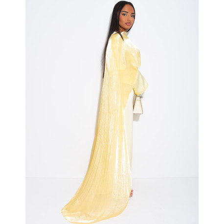 Ensemble robe en satin épais et cape en voile irrisé