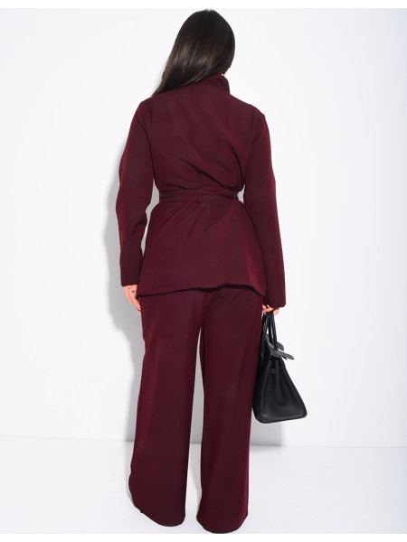 Hosenanzug mit doppelreihigem Blazer und Gürtel