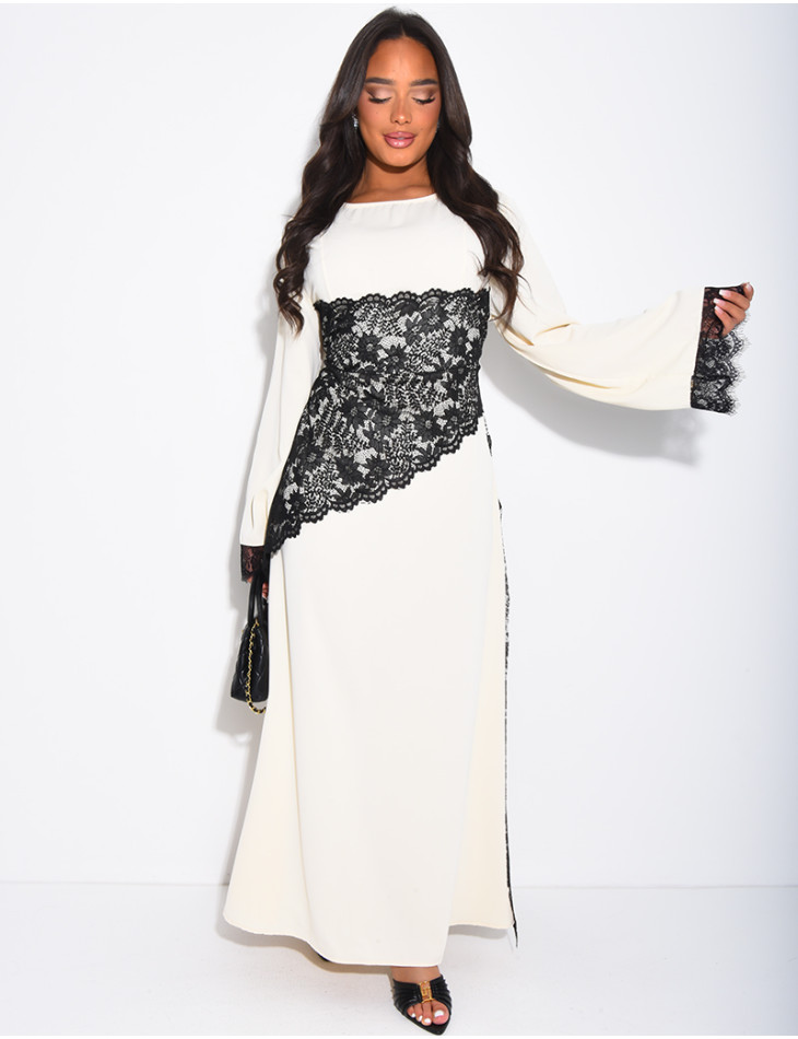 Robe longue à empiècements en dentelle à la taille