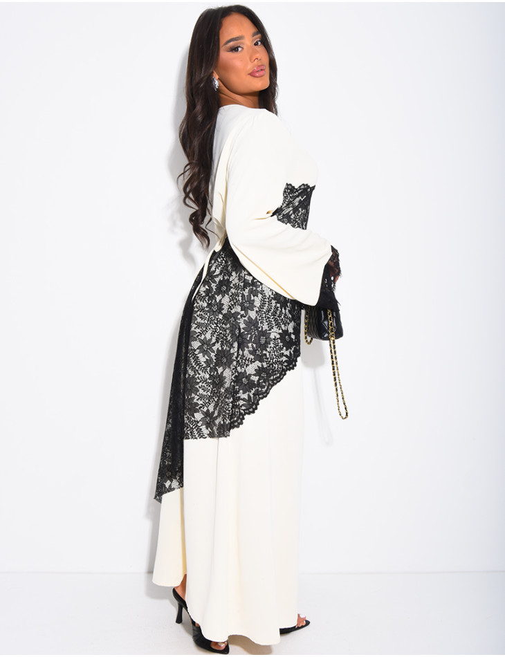 Robe longue à empiècements en dentelle à la taille