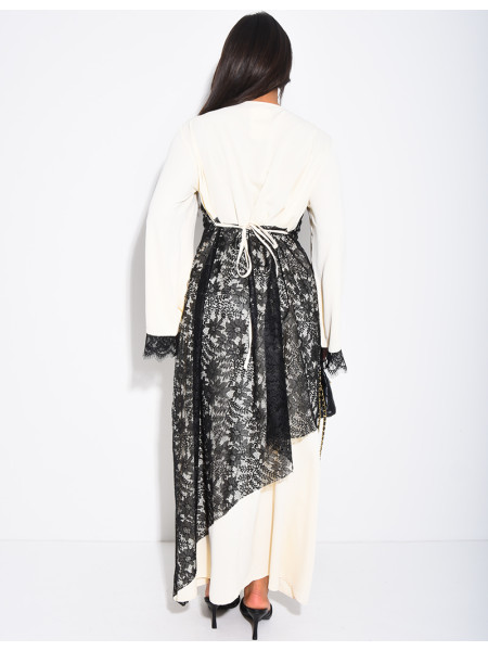 Robe longue à empiècements en dentelle à la taille