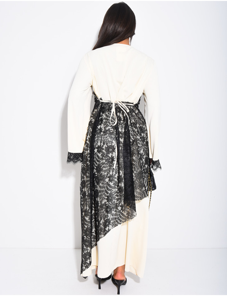 Robe longue à empiècements en dentelle à la taille