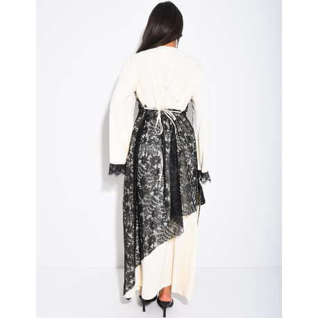 Robe longue à empiècements en dentelle à la taille