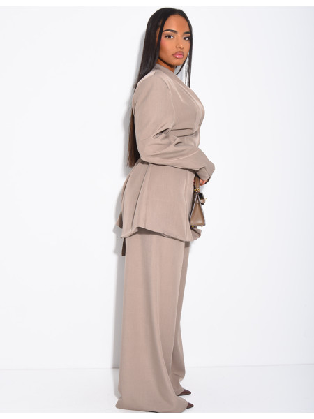 Set aus Blazer mit Stehkragen, im Rücken verstellbar, und gerade geschnittener Hose