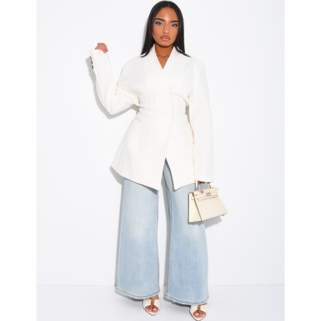 Manteau cintrée effet cache coeur à serrer dans le dos