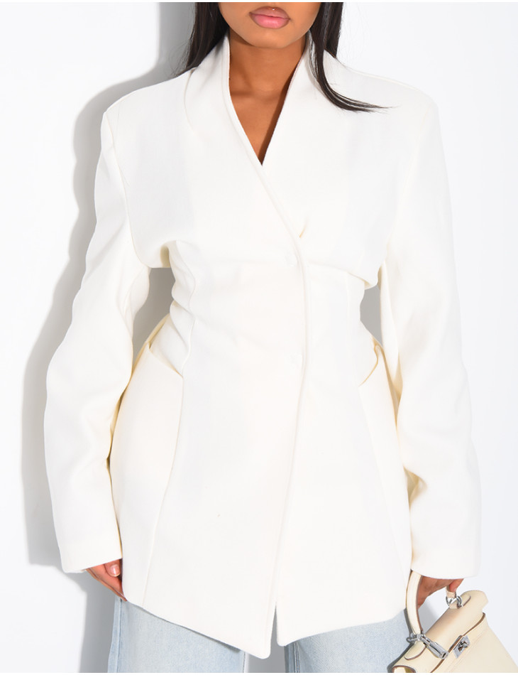 Manteau cintrée effet cache coeur à serrer dans le dos