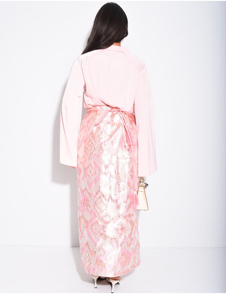 Set aus geknöpfter Bluse aus Satin und langem Rock aus Brokatstoff