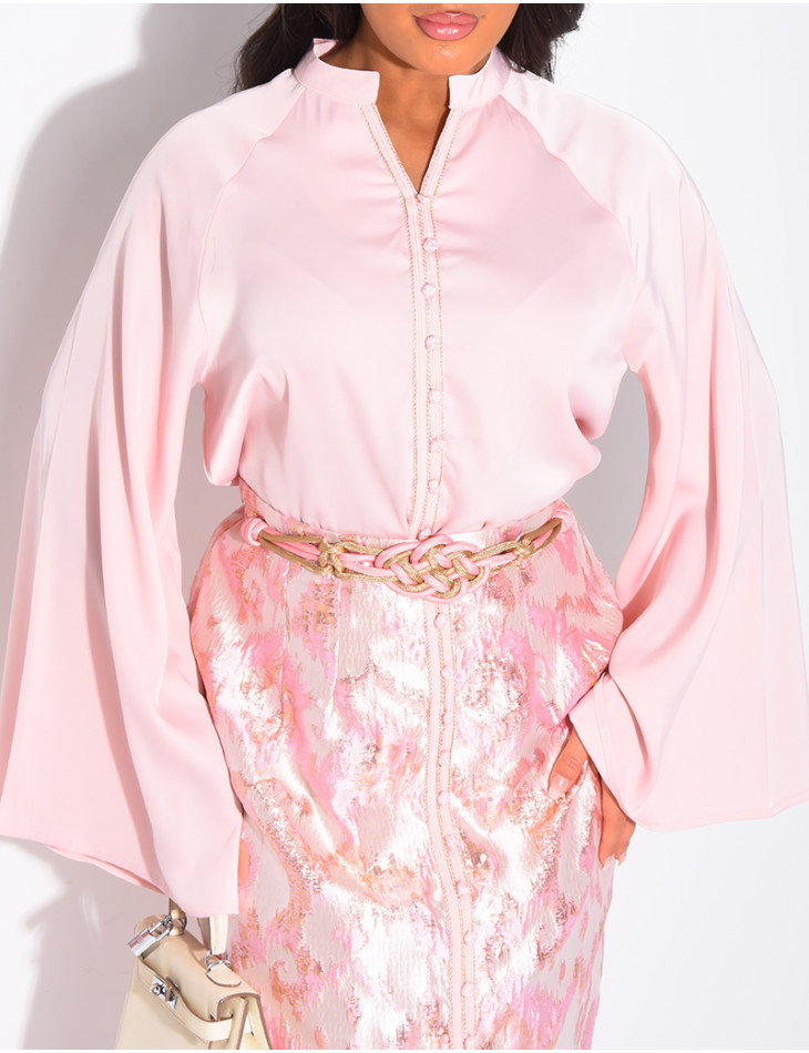 Set aus geknöpfter Bluse aus Satin und langem Rock aus Brokatstoff