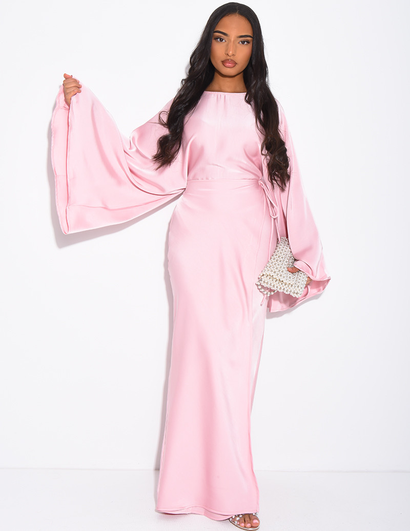 Robe très longue en satin...