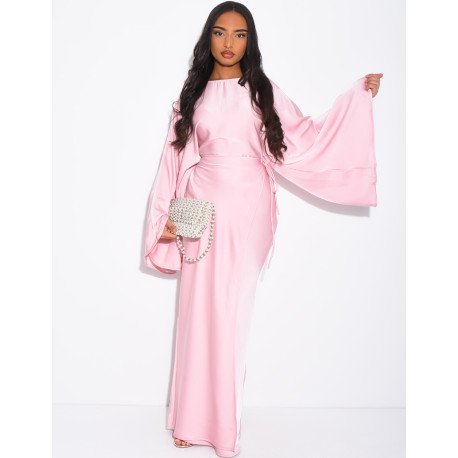 Robe très longue en satin manches évasées à nouer à la taille
