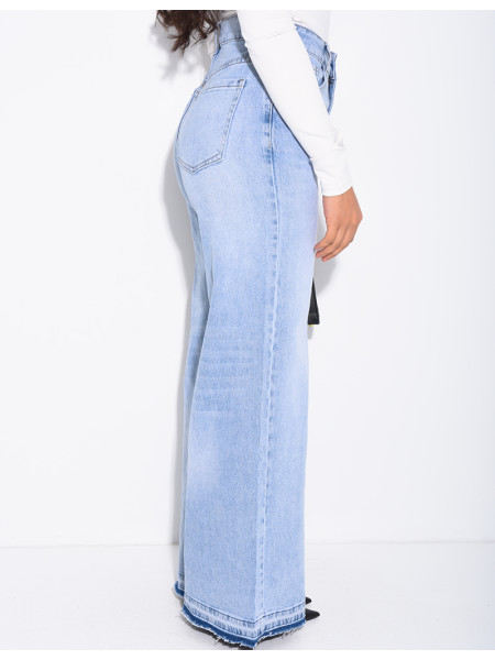 Light wash wide-leg jeans