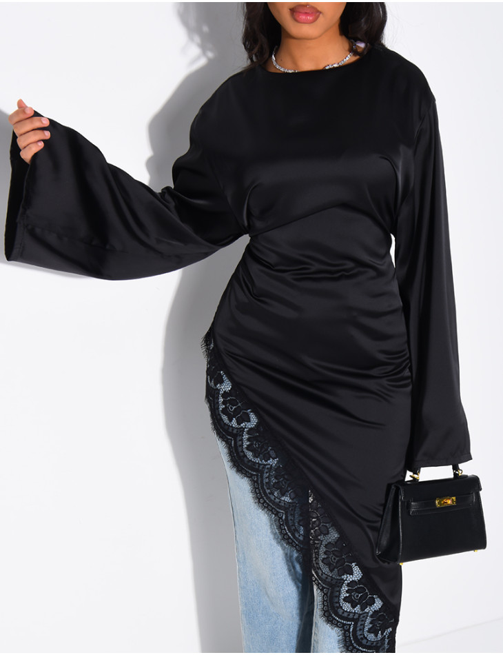 Top long asymétrique en satin à dentelle