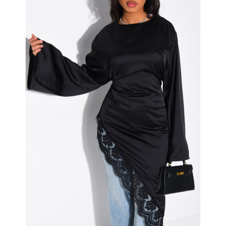 Top long asymétrique en satin à dentelle