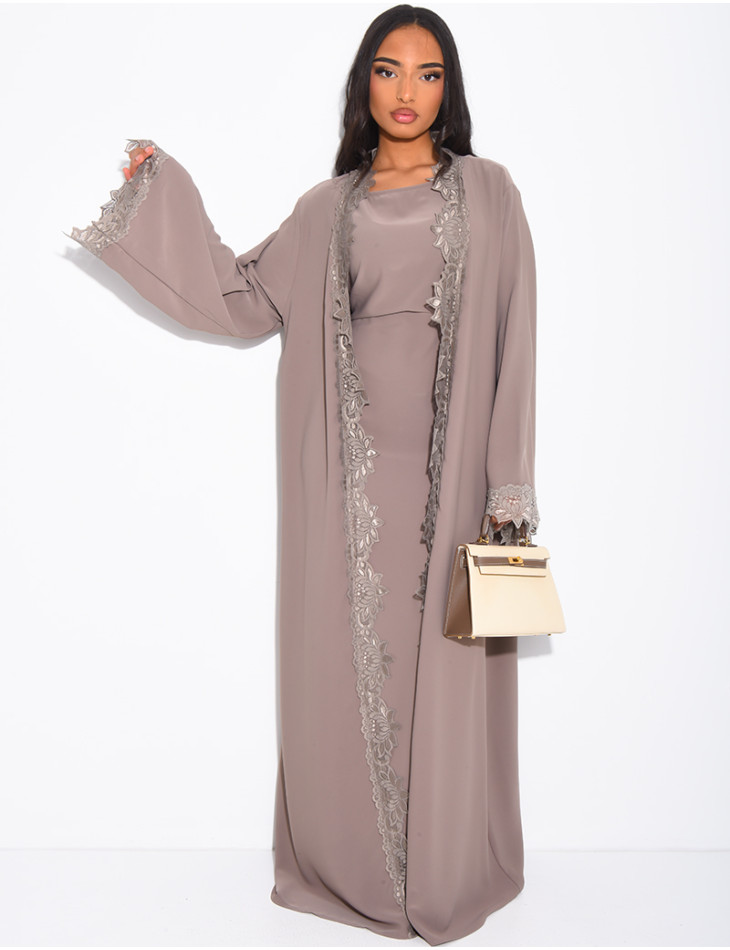 Ensemble en satin robe sans manches et kimono à dentelle