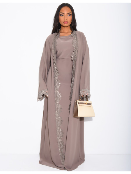 Ensemble en satin robe sans manches et kimono à dentelle