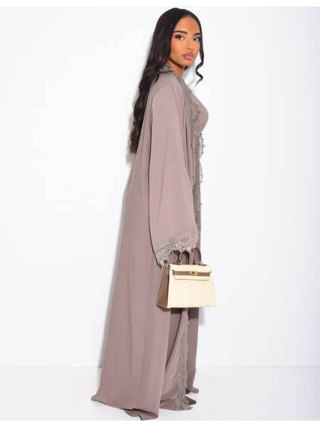 Ensemble en satin robe sans manches et kimono à dentelle