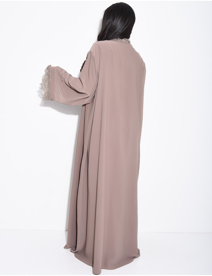 Ensemble en satin robe sans manches et kimono à dentelle