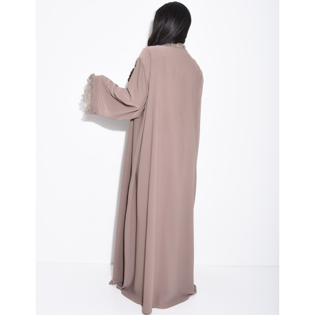 Ensemble en satin robe sans manches et kimono à dentelle