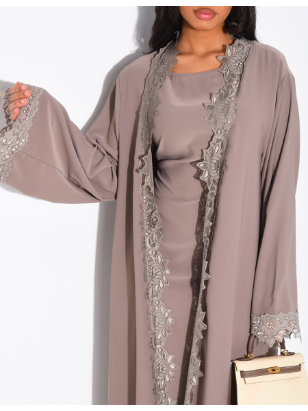 Ensemble en satin robe sans manches et kimono à dentelle