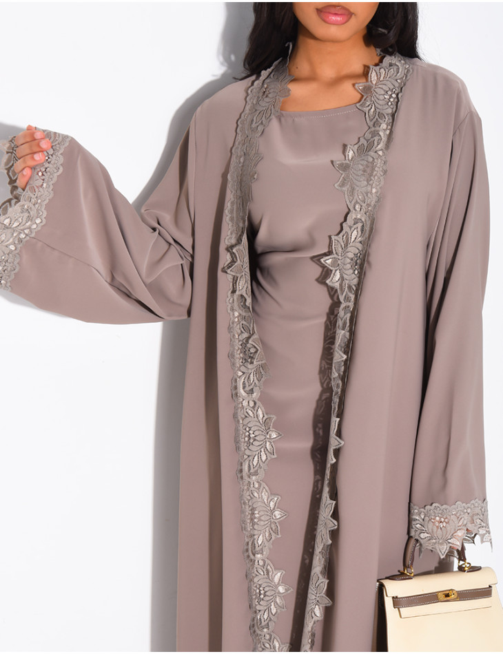 Ensemble en satin robe sans manches et kimono à dentelle