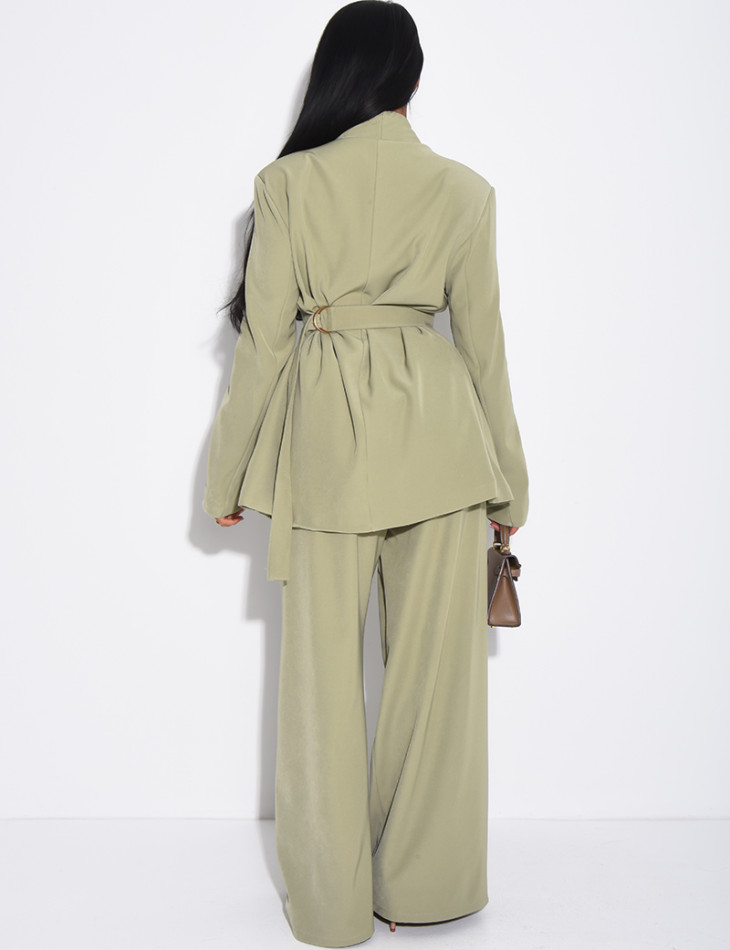 Ensemble blazer col montant ajusté dans le dos et pantalon coupe droite