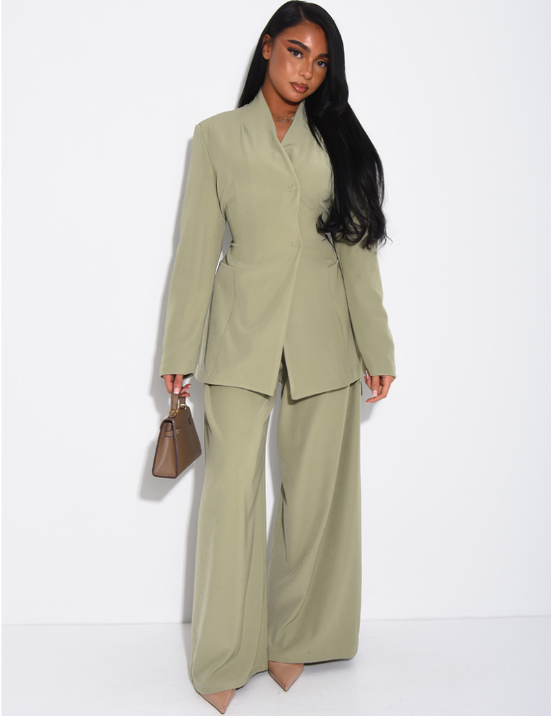 Set comprising a fitted...