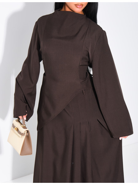 Asymmetrisches Oberteil zum Binden und weiter Rock