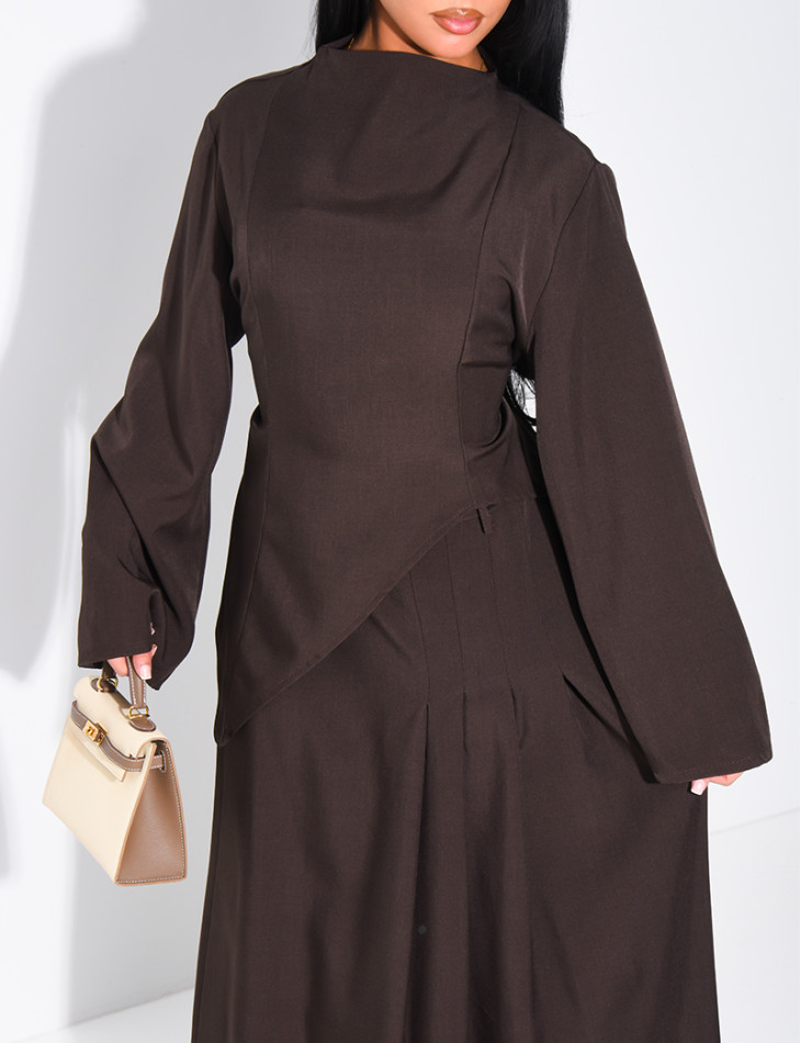 Asymmetrisches Oberteil zum Binden und weiter Rock