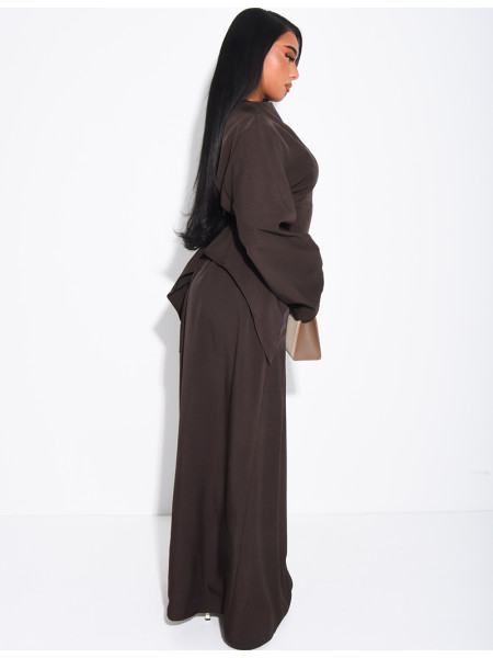 Asymmetrisches Oberteil zum Binden und weiter Rock