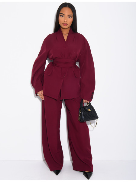 Ensemble de tailleur pantalon et blazer assorti d'une ceinture