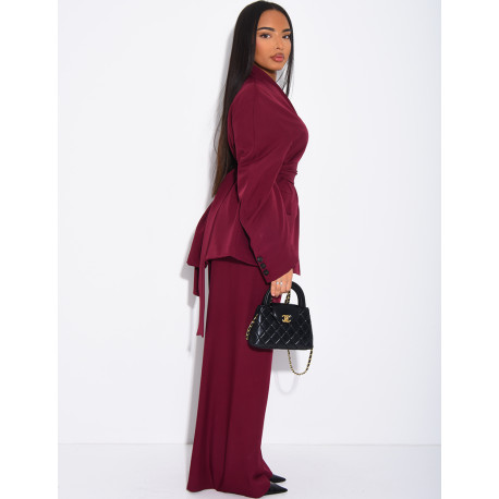 Ensemble de tailleur pantalon et blazer assorti d'une ceinture