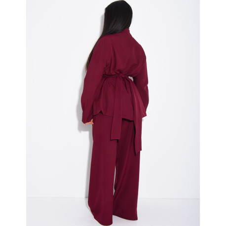 Ensemble de tailleur pantalon et blazer assorti d'une ceinture