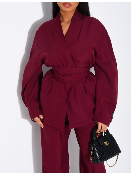 Ensemble de tailleur pantalon et blazer assorti d'une ceinture