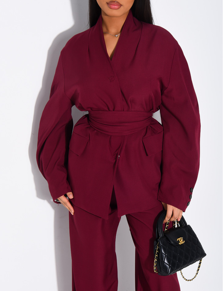 Ensemble de tailleur pantalon et blazer assorti d'une ceinture