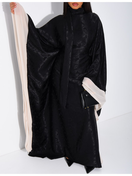 Abaya papillon en satin à motifs en relief et bordures en voile contrastant